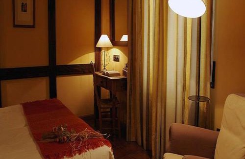 Sorripas House | Inviting Hotel Casbas: Family-Friendly with Restaurant & More