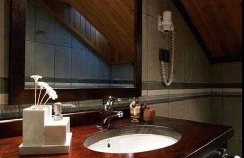 Sorripas House | Inviting Hotel Casbas: Family-Friendly with Restaurant & More