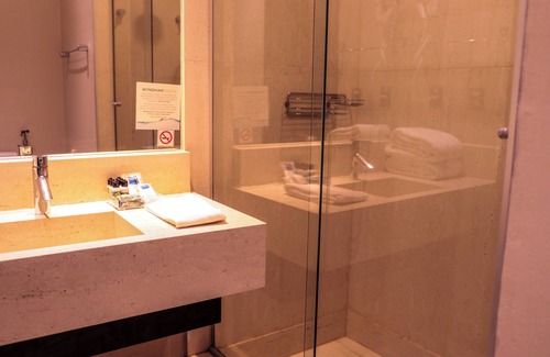 Funcionarios Hotel | Discover TRYP Belo Horizonte Savassi: Spa & Family-Friendly