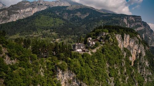 San Lorenzo in Banale Hotel | Unforgettable Stays at Hotel Castel Mani with Ocean Views