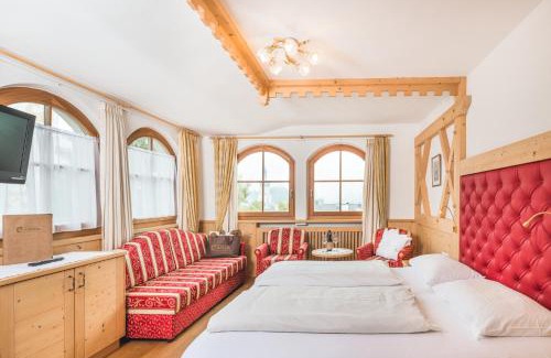 Kastelruth Hotel | Experience Hotel Castel Oswald von Wolkenstein: Oceanfront Escape