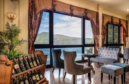 Castel Gandolfo Hotel | Elegant Hotel Castel Vecchio: Pool and Spa Retreat Awaits