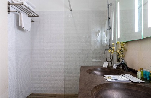 Almeria Centro Hotel | Explore Hotel Catedral Almería: Ocean View & Spa Retreat