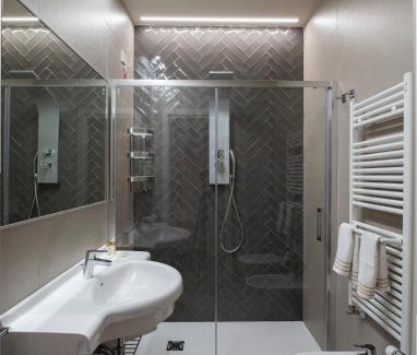 Historic Center Hotel | Discover Hotel Cavour: Family-Friendly with Great Dining