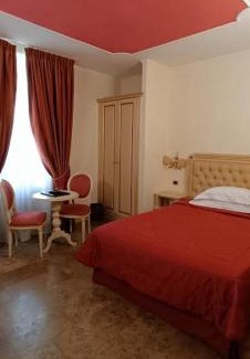 Historic Center Hotel | Discover Hotel Cavour: Family-Friendly with Great Dining