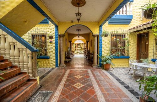 Comayagua Hotel | Explore Hotel Caxa Real: Family-Friendly with Great Dining