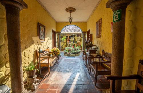 Comayagua Hotel | Explore Hotel Caxa Real: Family-Friendly with Great Dining
