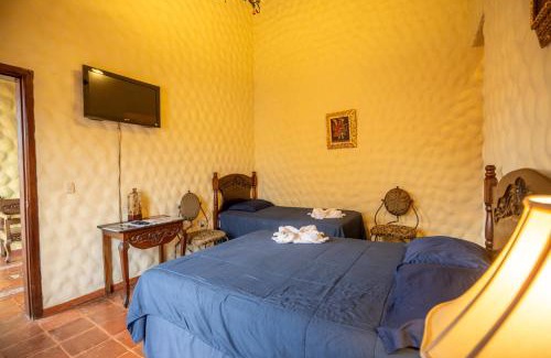 Comayagua Hotel | Explore Hotel Caxa Real: Family-Friendly with Great Dining