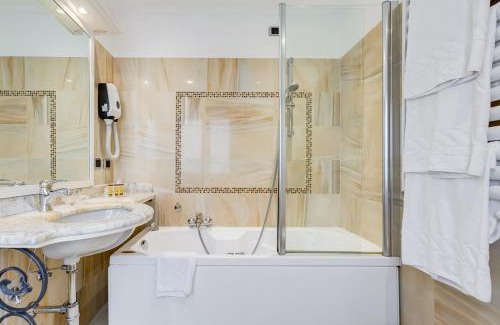 Repubblica Hotel | Hotel Cellini: Guest Rated 9/10 with Family-Friendly Amenities