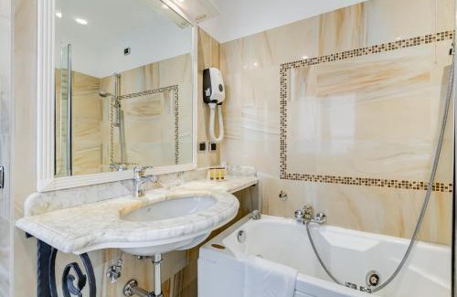 Repubblica Hotel | Hotel Cellini: Guest Rated 9/10 with Family-Friendly Amenities