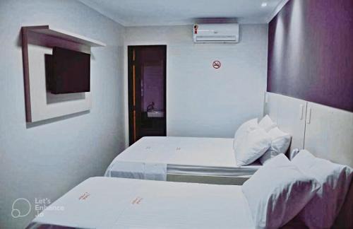 Santana Hotel | Pet-Friendly Hotel Center with Pool and Family Amenities