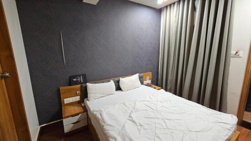 Halvad House | Comfortable Hotel Center Point Guesthouse with Great Amenities