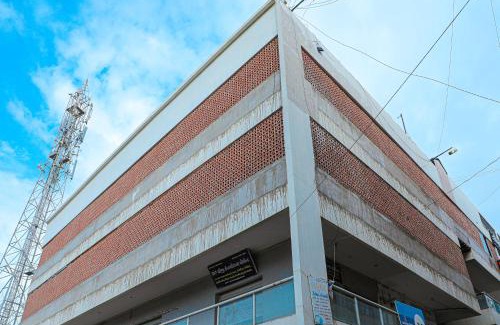 Halvad House | Comfortable Hotel Center Point Guesthouse with Great Amenities