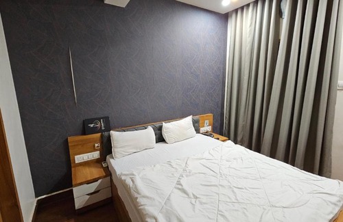 Halvad House | Comfortable Hotel Center Point Guesthouse with Great Amenities