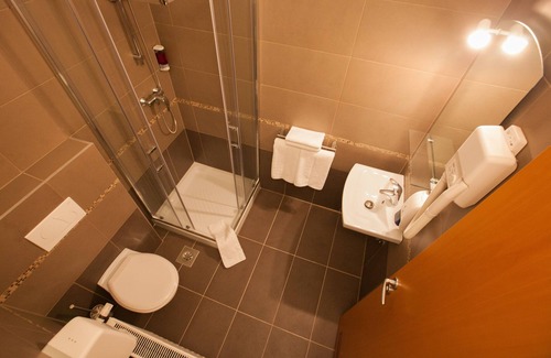 Postojna Hotel | Discover Comfort at Hotel Center with Spa and Family Amenities