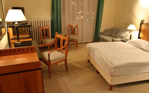 Nagykanizsa Hotel | Comfortable Hotel Central: Pet-Friendly & Breakfast Included