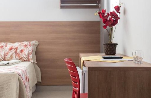 Centro Hotel | Budget-Friendly Hotel Central with Breakfast & Accessibility