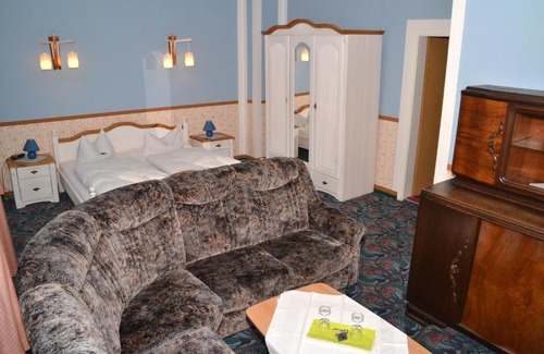 Bad Elster Hotel | Budget-Friendly Hotel Central with Breakfast & Family Amenities
