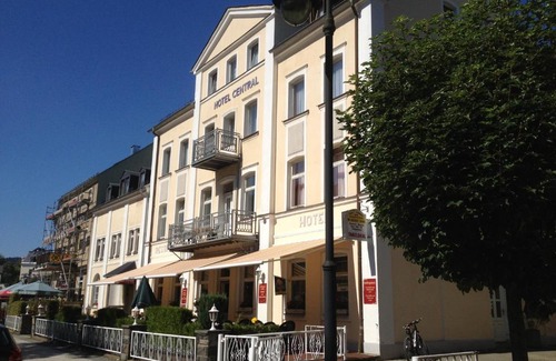 Bad Elster Hotel | Budget-Friendly Hotel Central with Breakfast & Family Amenities