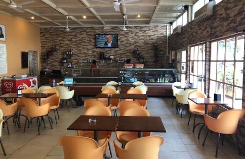 Agua Grande Hotel | Pet-Friendly Retreat at Hotel Central - Rated 8/10 by Guests