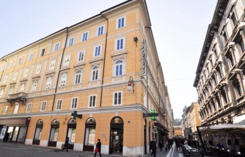 Trieste Old Town Hotel | Discover Hotel Centrale: Pet-Friendly with Hot Tub Bliss