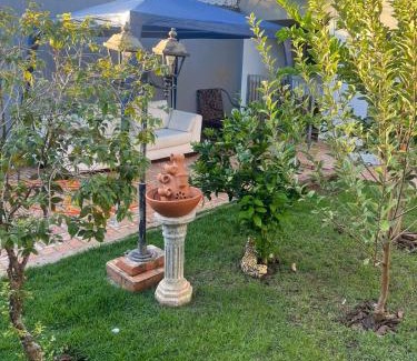 Boa Esperanca House | Welcoming Abraço Caloroso: Pet-Friendly Retreat with Pool