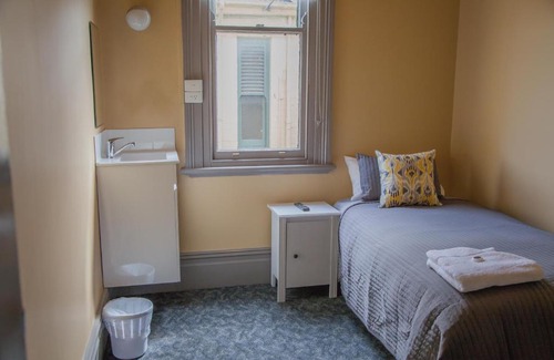 Cessnock Hotel | Discover Hotel Cessnock: Family-Friendly with Pool & Dining