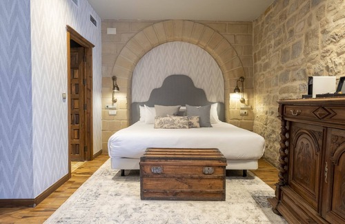 Old Town Baeza Hotel | Discover Hotel Cetina Palacio de los Salcedo: 4-Star Comfort