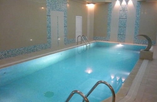 Uglich Hotel | Hotel Chaika: Pet-Friendly Stay with Pool and Breakfast