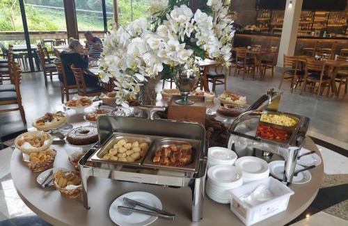Aguas de Lindoia Hotel | Elegant Capitanias Hotel: 5-Star Retreat with Ocean Views