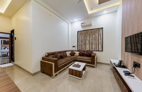 Dhule Hotel | Discover Hotel Chandradeep Regency: Family-Friendly Retreat