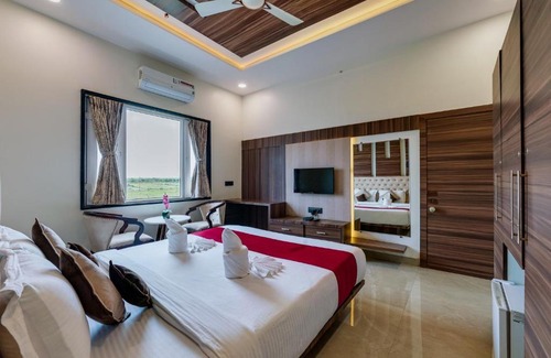 Dhule Hotel | Discover Hotel Chandradeep Regency: Family-Friendly Retreat