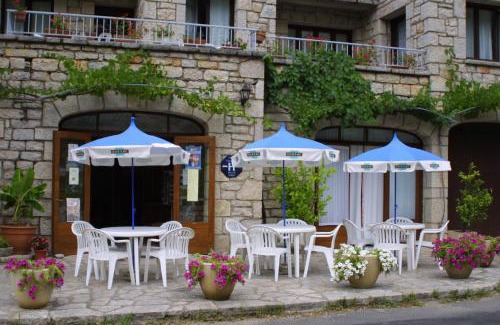 Sainte-Enimie Hotel | Relax at Hotel Chante-Perdrix: Stunning Ocean View & Hot Tub