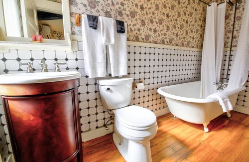 Groveland Hotel | Hotel Charlotte: Top-Rated Stay with Family-Friendly Dining