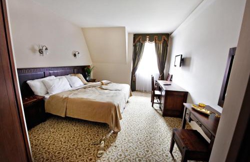Łukowe Apartment | Discover Comfort at Hotel Chutor Kozacki with Hot Tub & More