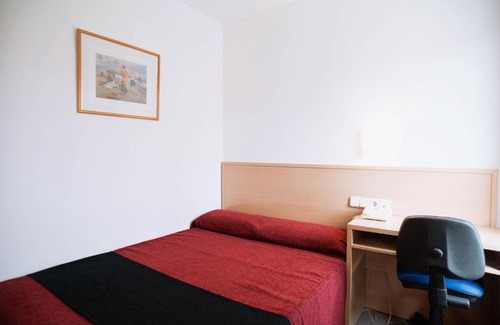 Santa Perpetua de Moguda Hotel | Explore Comfort at Hotel Cim Valles with Family-Friendly Amenities