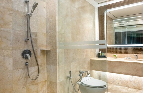 Tanjung Duren Utara Hotel | Discover Hotel Ciputra Jakarta: 4-Star Comfort & Pool Access