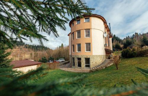 Skhidnytsya Resort | Pet-Friendly Resorts in Skhidnitsa with Spa & Pool Access
