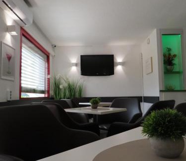 Buckau Hotel | Budget-Friendly Hotel City Inn with Restaurant & Family Amenities