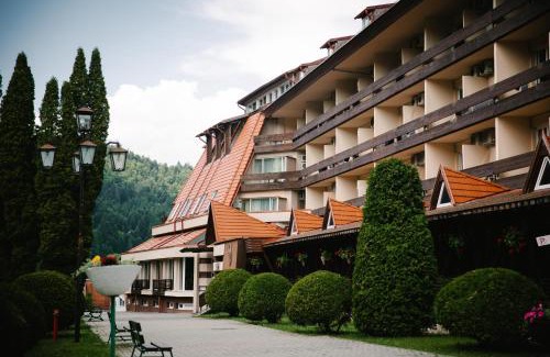 Baile Tusnad Hotel | Relax at Hotel Ciucas with Pool, Spa & Family-friendly Amenities
