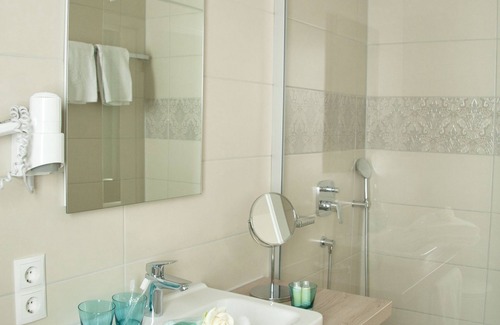 Eitting Hotel | Discover Hotel Claro Garni: Rated 9.2/10 with Spa & Dining