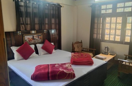 Sangla Bed & Breakfast | Budget-Friendly Stay at Hotel Classic with Breakfast Included