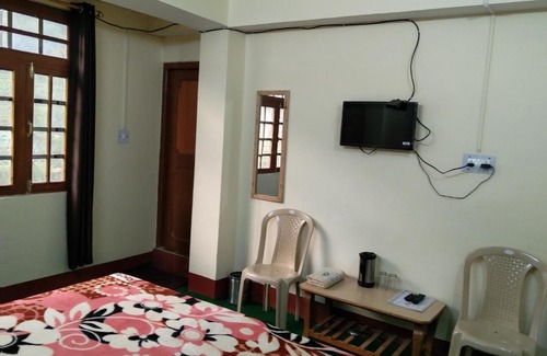 Sangla Bed & Breakfast | Budget-Friendly Stay at Hotel Classic with Breakfast Included