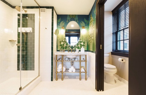 Poncey-Highland Hotel | Hotel Clermont: 4-Star Stay with Family-Friendly Amenities
