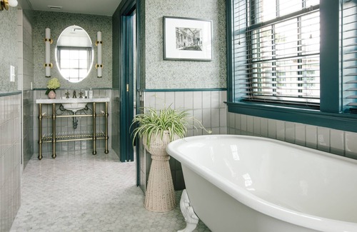 Poncey-Highland Hotel | Hotel Clermont: 4-Star Stay with Family-Friendly Amenities