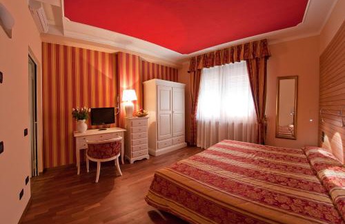 Cles Hotel | Discover Hotel Cles: Highly Rated with Family-Friendly Amenities