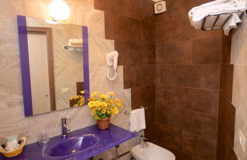 Casoria Hotel | Discover Hotel Clinton: Family-Friendly with Spa Amenities