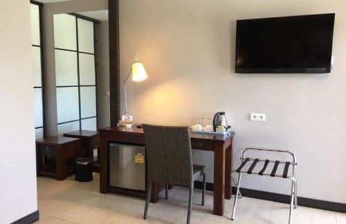 Kone Hotel | Hotel Colibri: Family-Friendly Stay with Pool Access