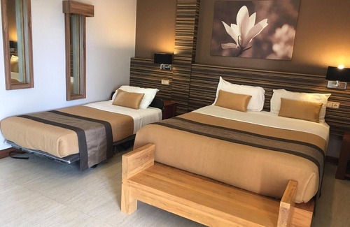 Kone Hotel | Explore Hotel Colibri: Pool, Breakfast & Family-Friendly