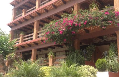 El Pueblito Hotel | Discover Family-Friendly Comfort at Hotel Colibri Queretaro